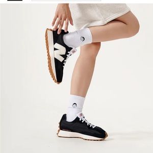 New Balance 327 black and white